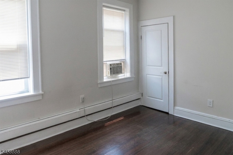 57 Glenridge Ave 2r Property Photo 8