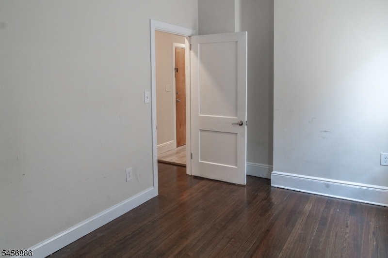 57 Glenridge Ave 2r Property Photo 9