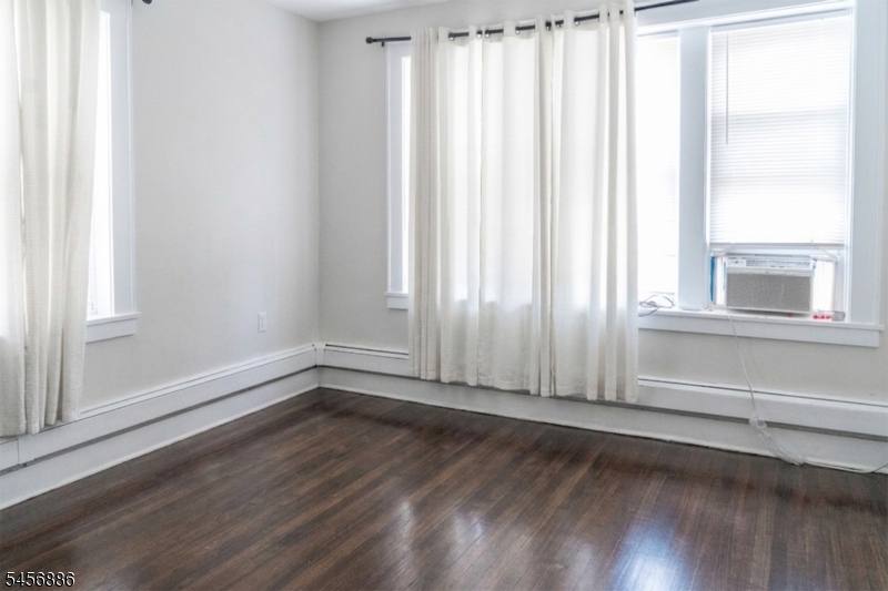 57 Glenridge Ave 2r Property Photo 11