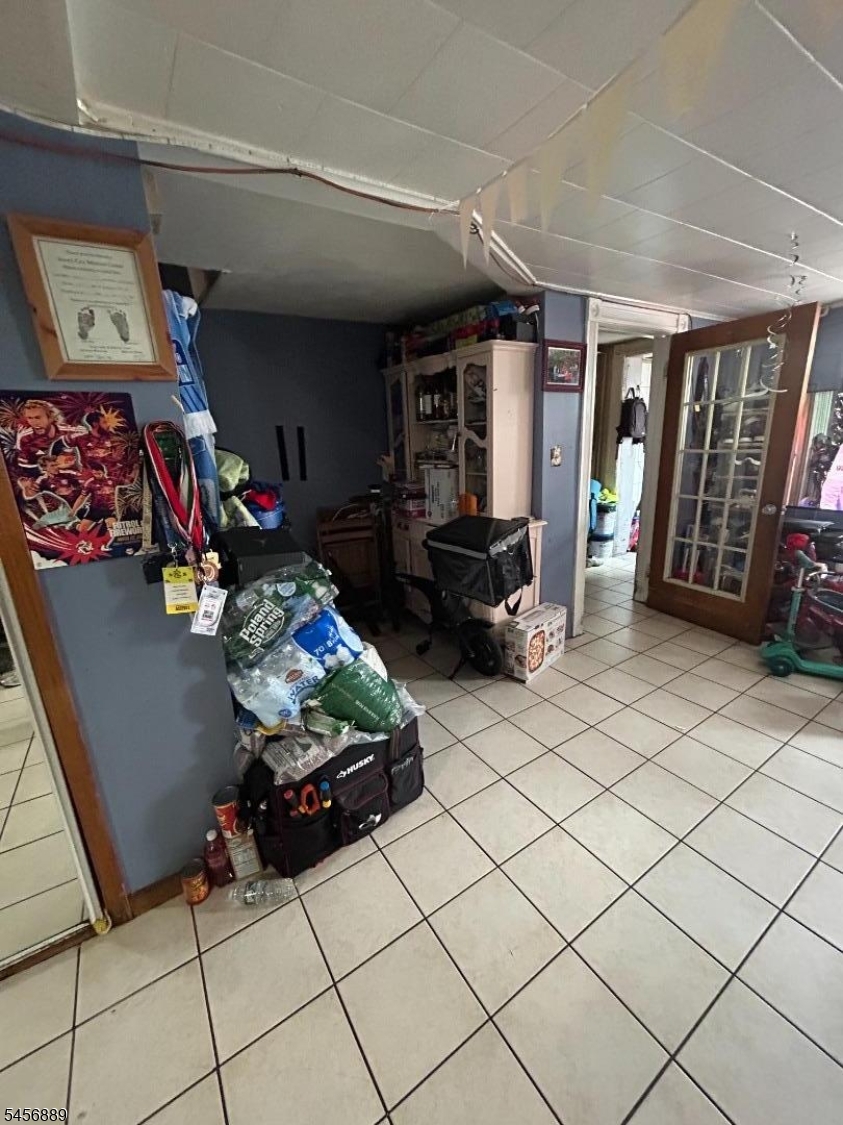 184 Van Horne St Property Photo 9