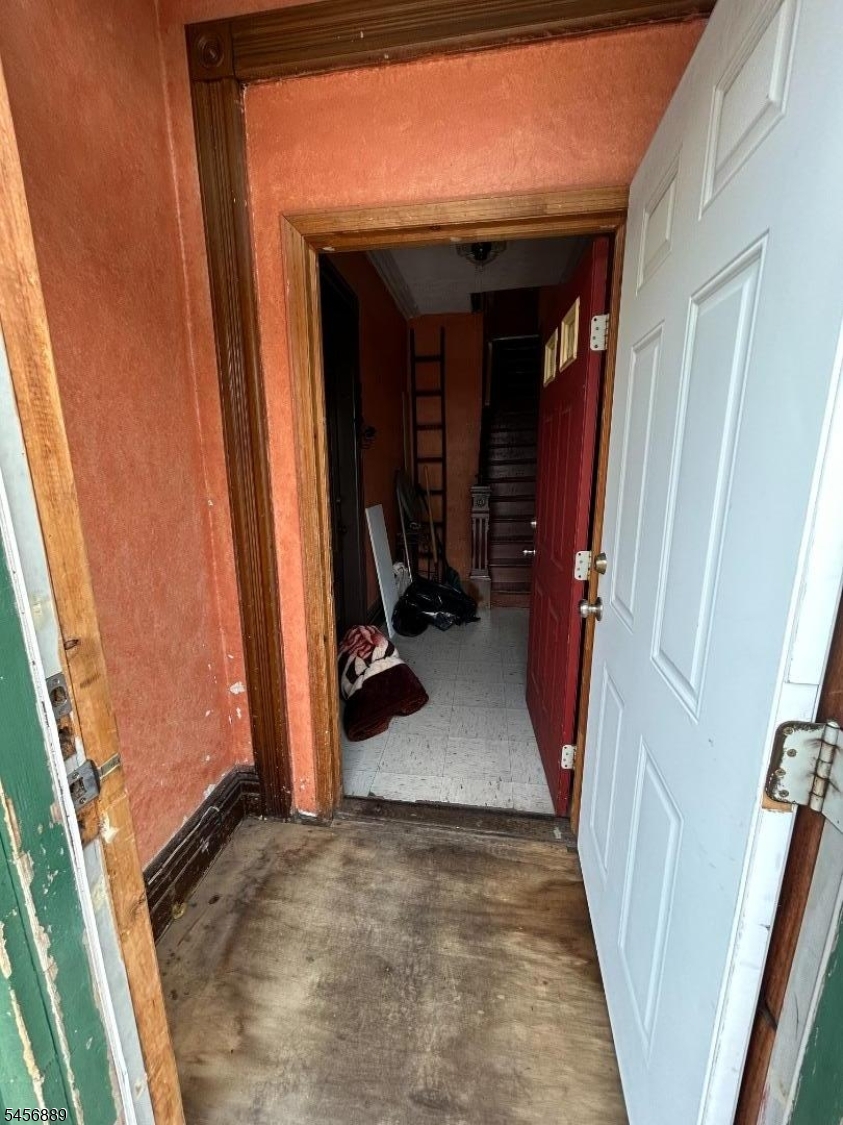 184 Van Horne St Property Photo 17