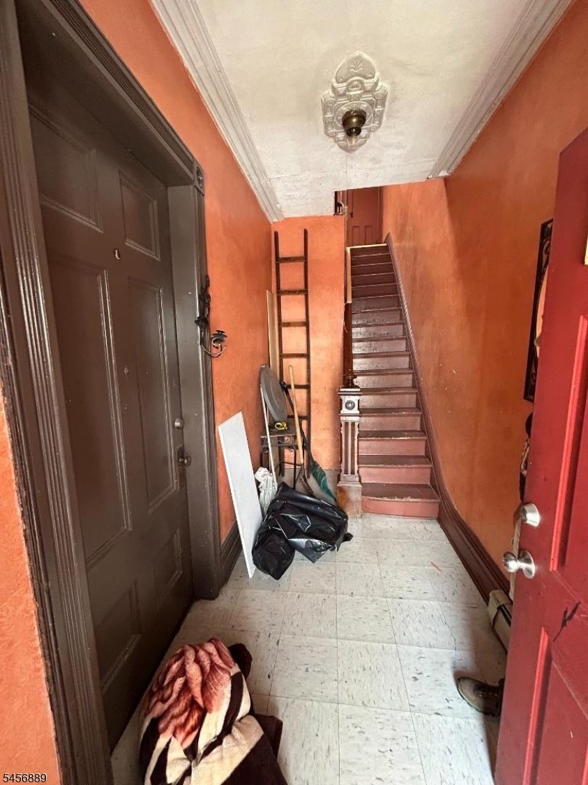 184 Van Horne St Property Photo 18