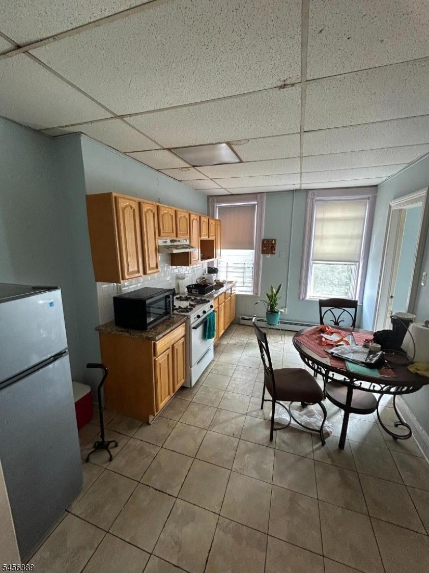 184 Van Horne St Property Photo 20