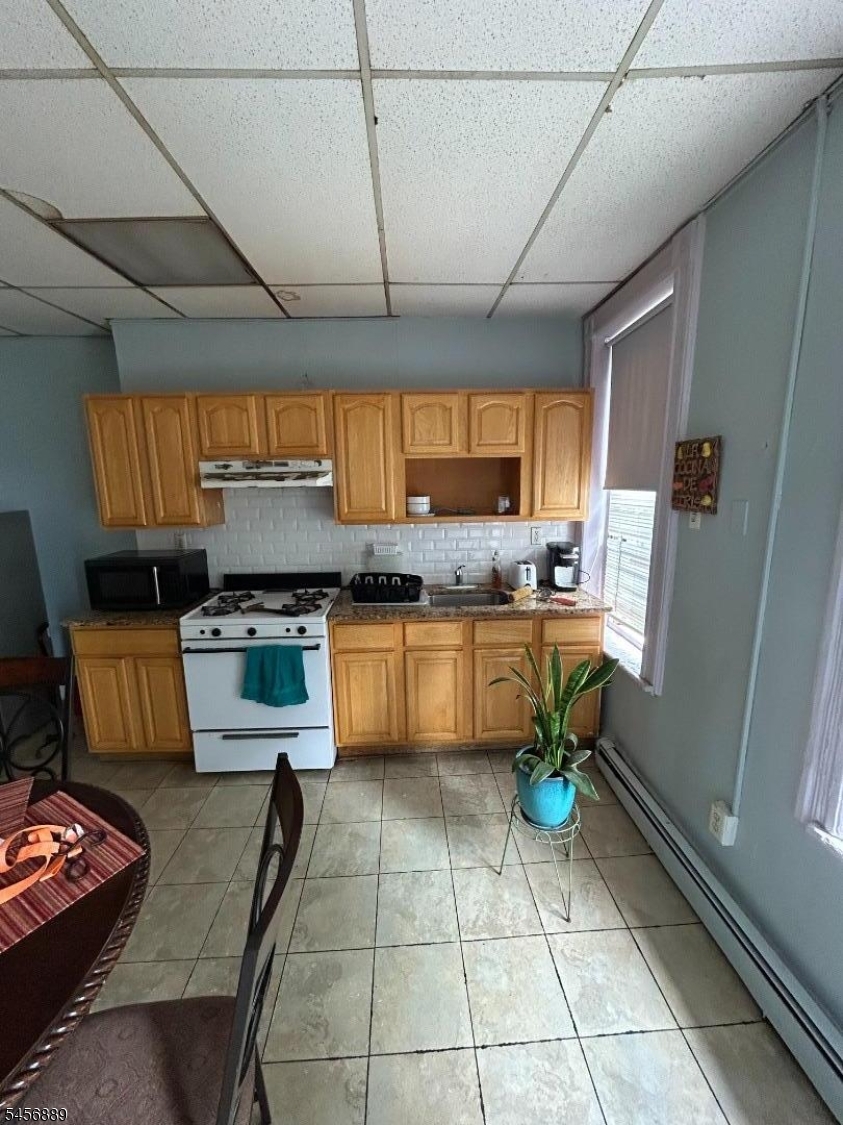 184 Van Horne St Property Photo 21