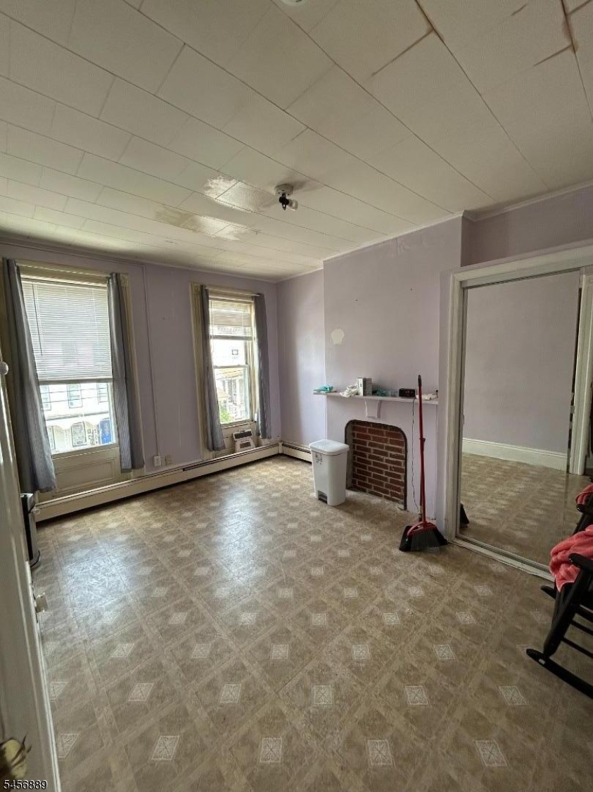 184 Van Horne St Property Photo 25