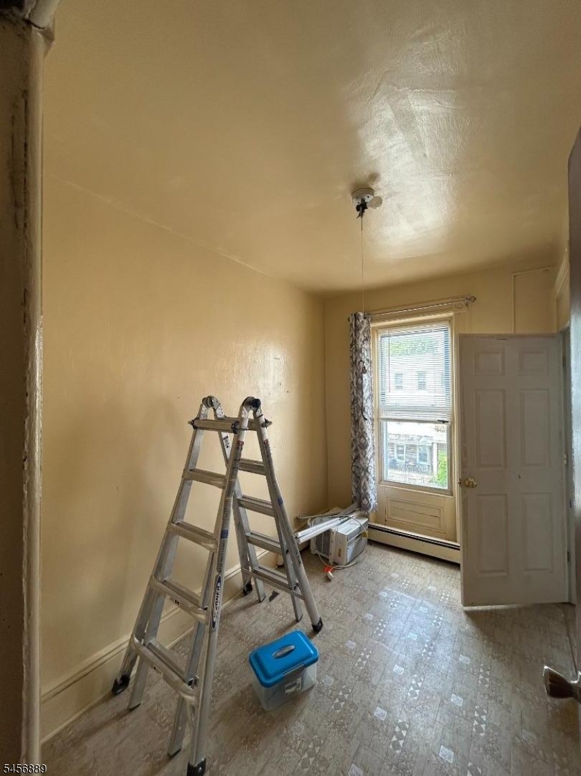 184 Van Horne St Property Photo 26