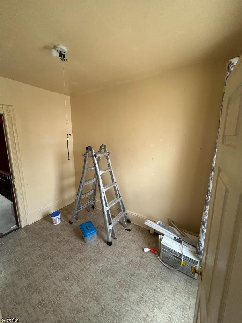 184 Van Horne St Property Photo 27