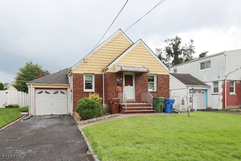 2623 N Wood Ave Property Photo 1