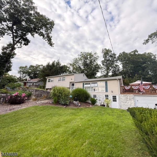 19 Lakeside Dr Property Photo 1