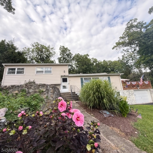 19 Lakeside Dr Property Photo 2