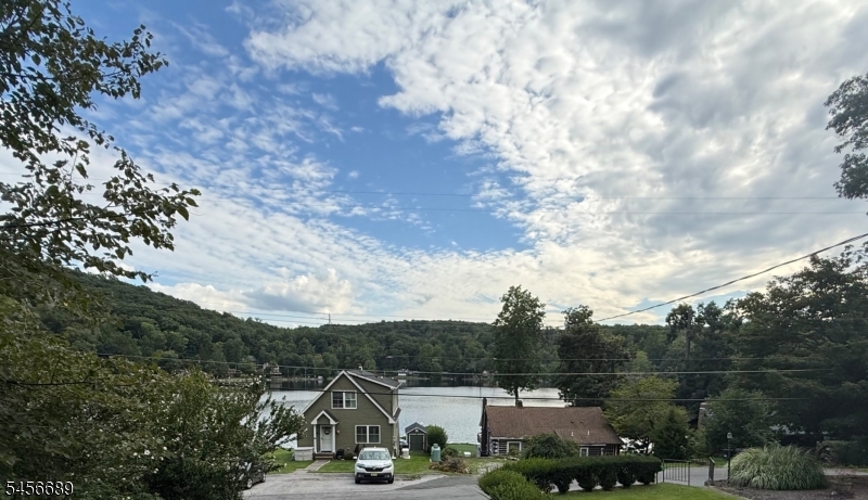 19 Lakeside Dr Property Photo 4