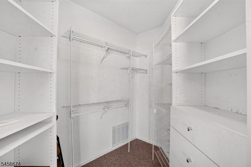 8202 Harcourt Rd Property Photo 10