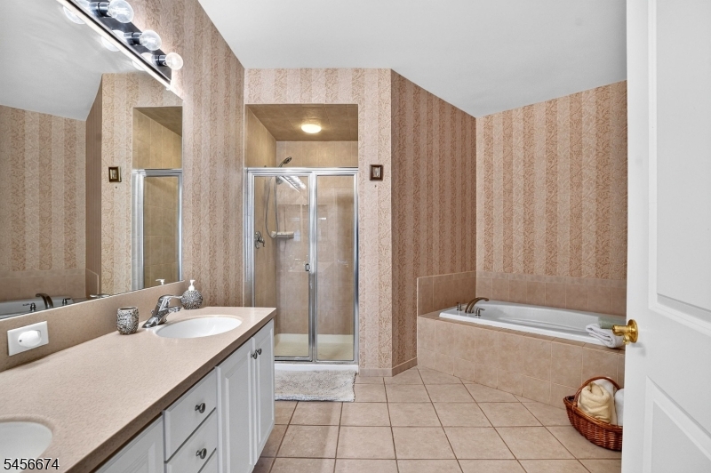 8202 Harcourt Rd Property Photo 11