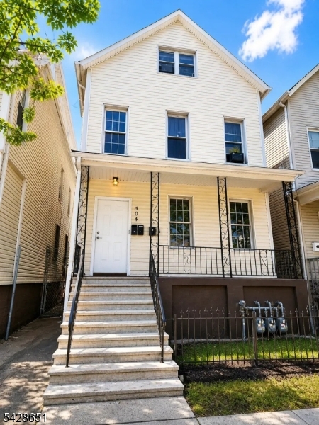 504 Bond St Property Photo 1