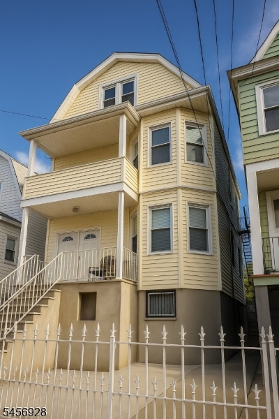 247 Parker St Property Photo 1