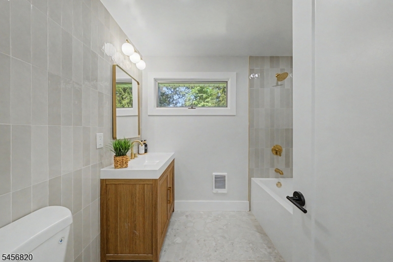 19 Ferndale Rd Property Photo 15