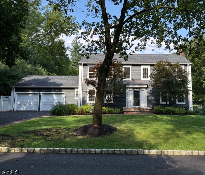 11 Vinal Pl Property Photo 1