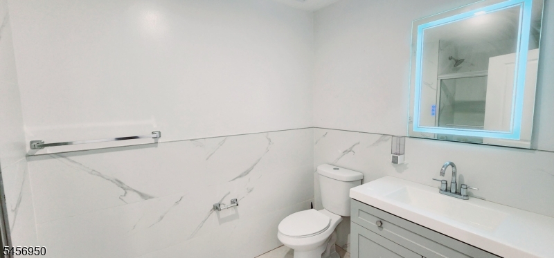 30 Howe Ave 206 Property Photo 7