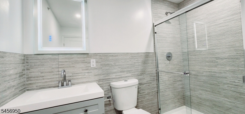 30 Howe Ave 206 Property Photo 9