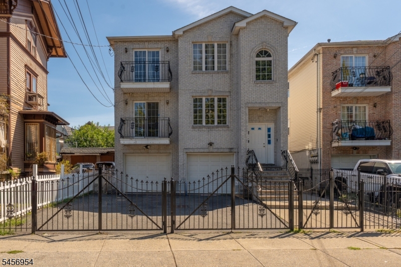 128 Lincoln Ave Property Photo 1