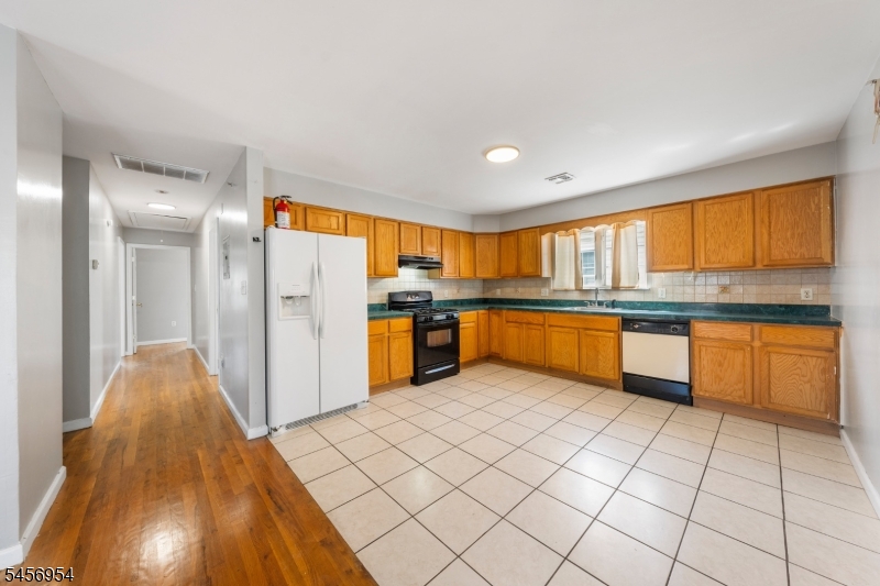 128 Lincoln Ave Property Photo 8