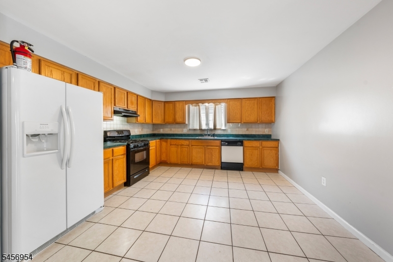 128 Lincoln Ave Property Photo 9