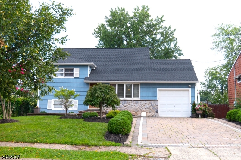 11 Mastogen Dr Property Photo 1