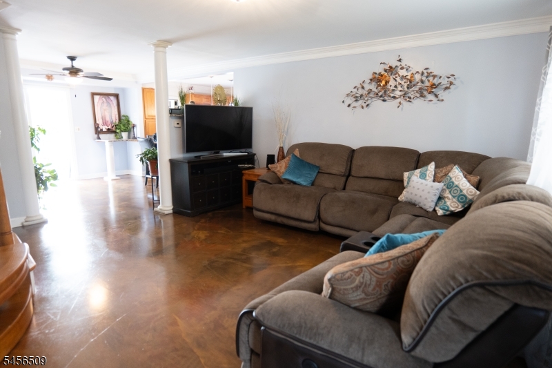 11 Mastogen Dr Property Photo 7
