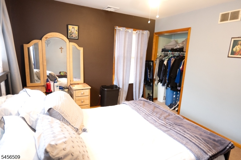 11 Mastogen Dr Property Photo 17