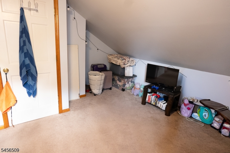 11 Mastogen Dr Property Photo 24