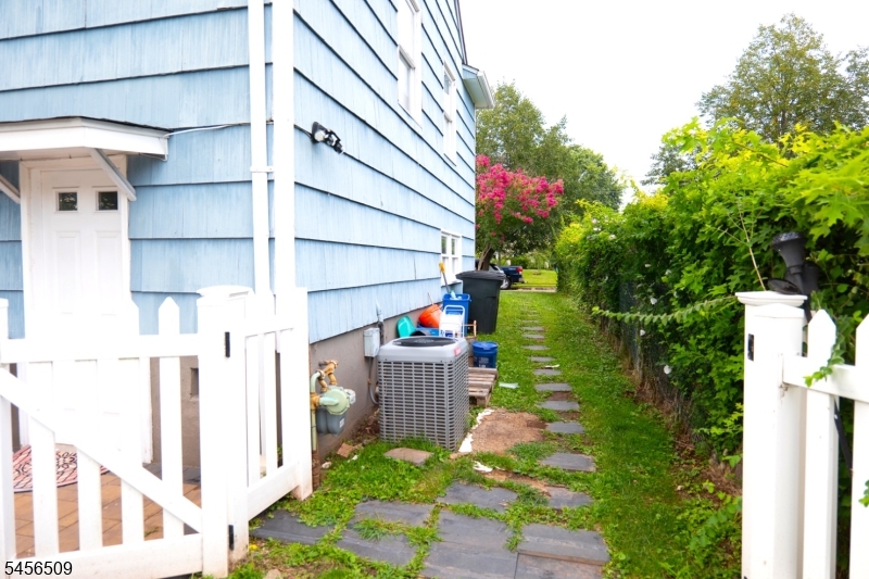 11 Mastogen Dr Property Photo 36