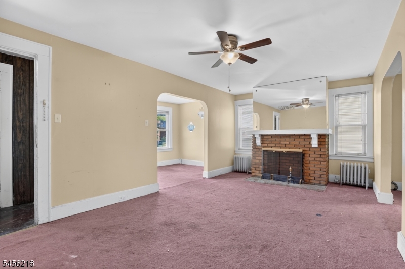 292 N Maple Ave Property Photo 3