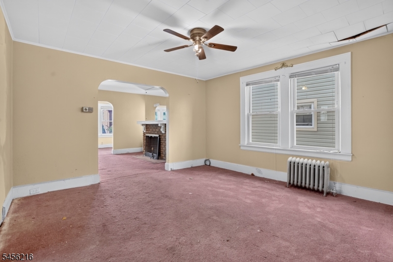 292 N Maple Ave Property Photo 4