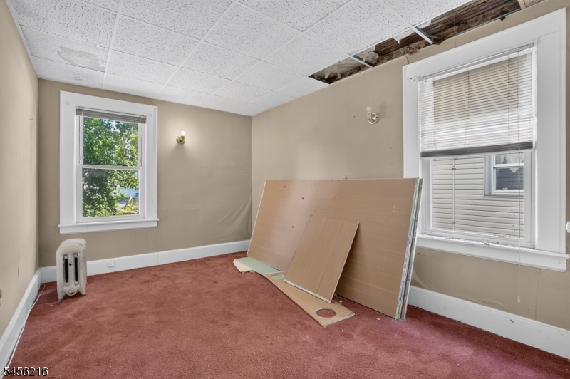 292 N Maple Ave Property Photo 5