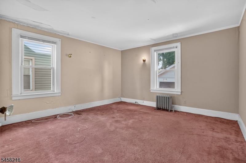 292 N Maple Ave Property Photo 6