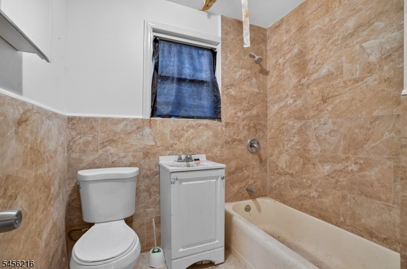 292 N Maple Ave Property Photo 7