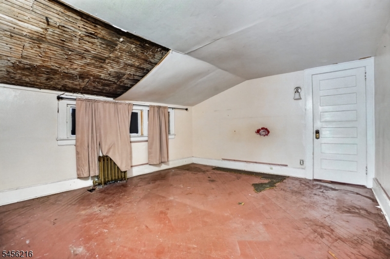 292 N Maple Ave Property Photo 16