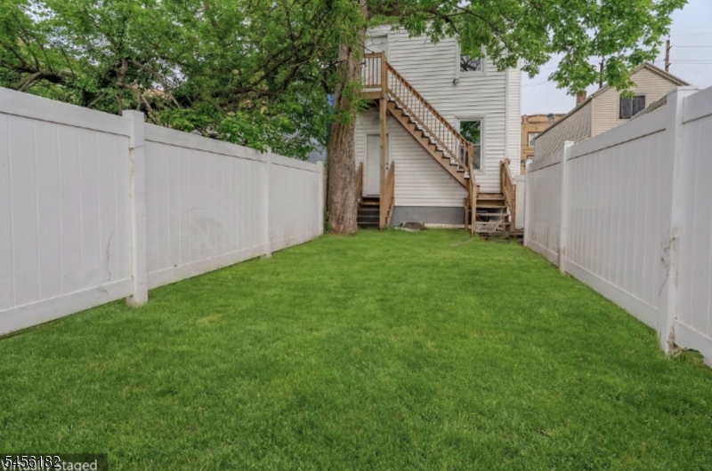 324 14th Ave Property Photo 5