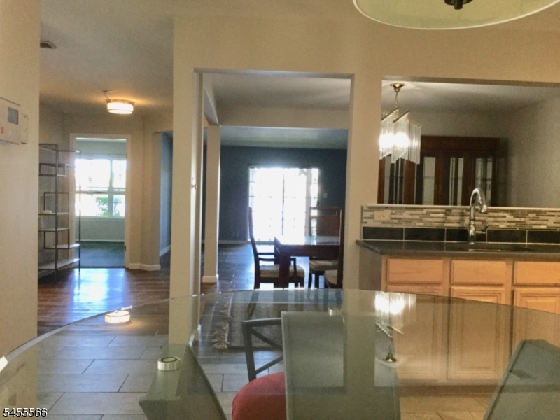 32 Loch Ln Property Photo 10