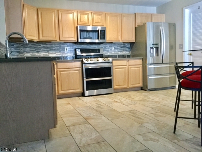 32 Loch Ln Property Photo 11