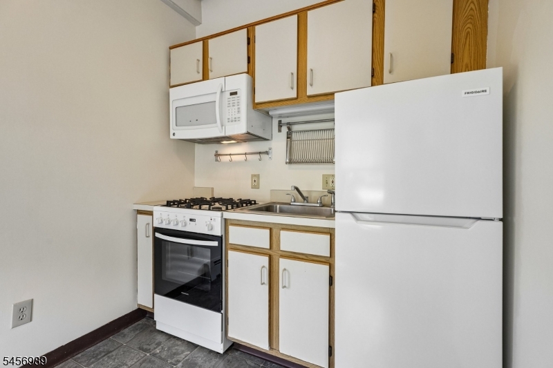 57 Park Ave, Unit B B Property Photo 8