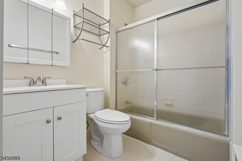57 Park Ave, Unit B B Property Photo 15