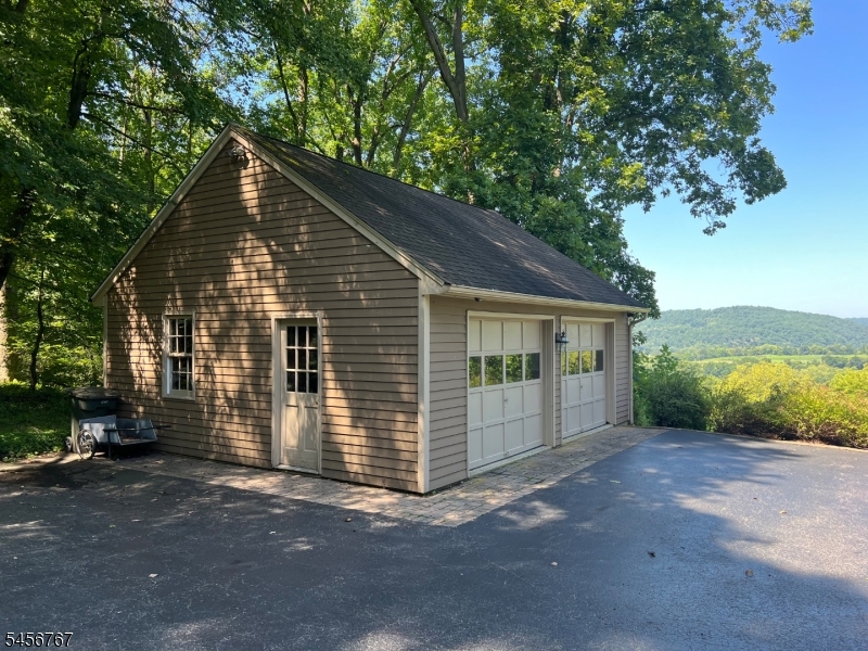 90 Old Farm Rd Property Photo 18