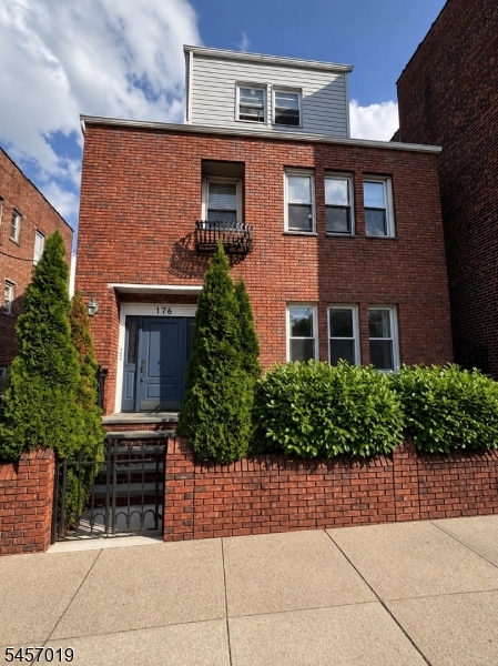176 Lincoln Avenue Property Photo 10