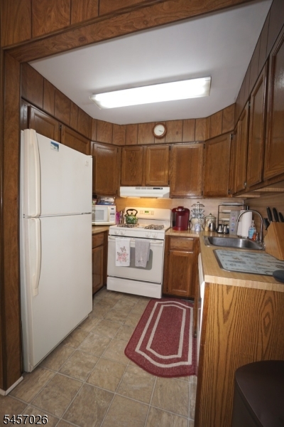 22 Lowell St Property Photo 10