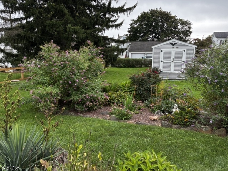 306 Aurora St Property Photo 4