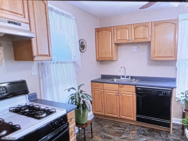 306 Aurora St Property Photo 12