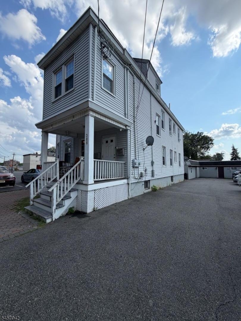 386 Washington St Property Photo 2