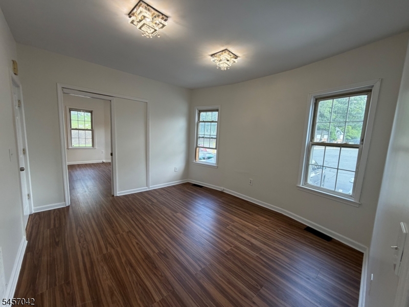 386 Washington St Property Photo 4