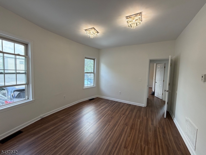 386 Washington St Property Photo 5